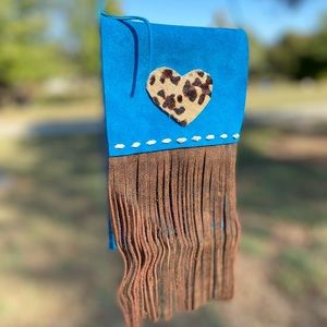 Teal and leopard print saddle back cinch pouch.